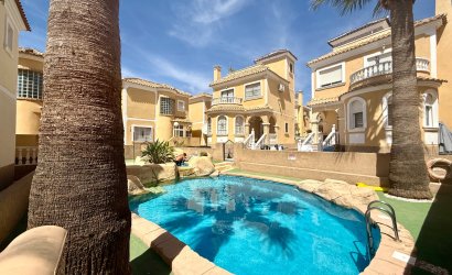 Resale - Villa -
Orihuela Costa - Villamartín