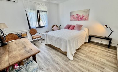 Herverkoop - Villa -
Punta Prima