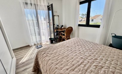 Herverkoop - Villa -
Punta Prima