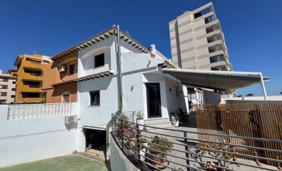 Herverkoop - Villa -
Punta Prima