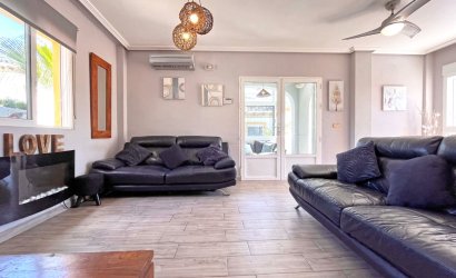 Resale - Villa -
Orihuela Costa - La Zenia