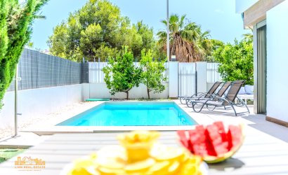 Resale - Villa -
Orihuela Costa - Villamartín