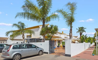 Herverkoop - Villa -
Torre de la Horadada - Pueblo Latino