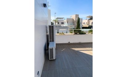 Herverkoop - Villa -
Orihuela Costa - Campoamor