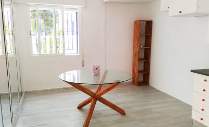 Herverkoop - Herenhuis -
Torrevieja - La Siesta