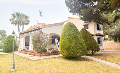 Herverkoop - Villa -
Orihuela Costa - Punta Prima