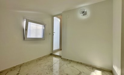 Herverkoop - Herenhuis -
Torrevieja - Los Balcones