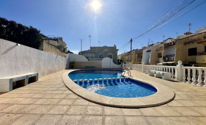 Herverkoop - Herenhuis -
Torrevieja - Los Balcones