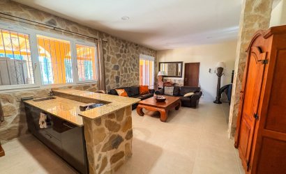 Resale - Villa -
Elche - Las Bayas