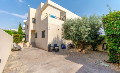 Resale - Villa -
Villamartín - Los Dolses