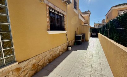 Herverkoop - Villa -
Guardamar del Segura - El Raso