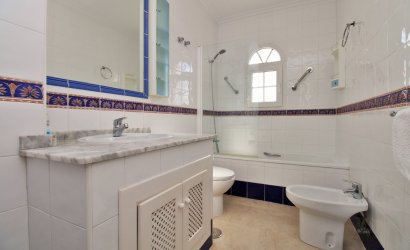 Herverkoop - Herenhuis -
Villamartín - Las Violetas