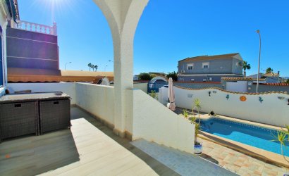 Resale - Villa -
Torrevieja - El Chaparral
