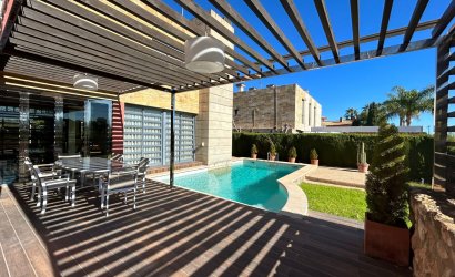 Resale - Villa -
Orihuela Costa - Dehesa de Campoamor