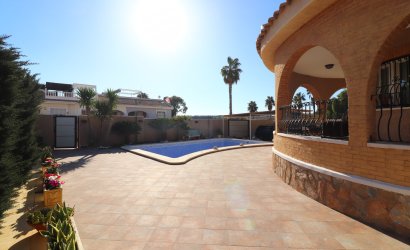 Resale - Villa (detached) -
Benijofar - Monte Azul