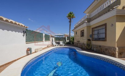 Resale - Villa -
Lomas del Rame