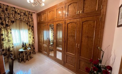 Resale - Villa -
Orihuela Costa - Campoamor