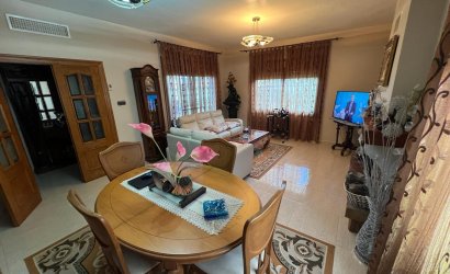 Resale - Villa -
Orihuela Costa - Campoamor