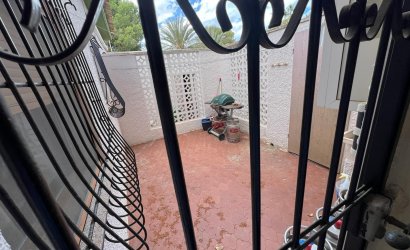 Resale - Villa -
Orihuela Costa - Campoamor