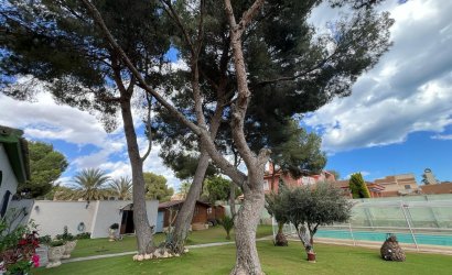 Resale - Villa -
Orihuela Costa - Campoamor