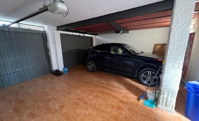 Resale - Villa -
Orihuela Costa - Campoamor