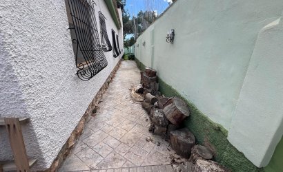 Resale - Villa -
Orihuela Costa - Campoamor