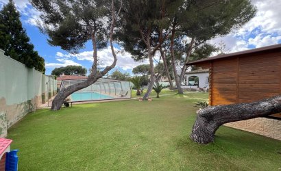 Resale - Villa -
Orihuela Costa - Campoamor