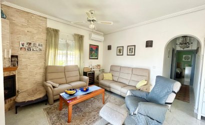 Resale - Villa -
Torrevieja - La Siesta