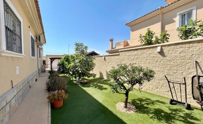 Resale - Villa -
Torrevieja - La Siesta
