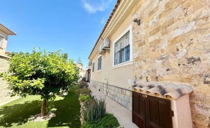 Resale - Villa -
Torrevieja - La Siesta