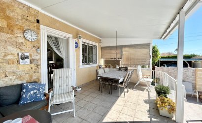 Resale - Villa -
Torrevieja - La Siesta