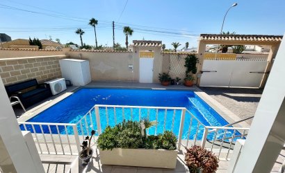 Resale - Villa -
Torrevieja - La Siesta