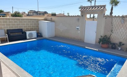 Resale - Villa -
Torrevieja - La Siesta