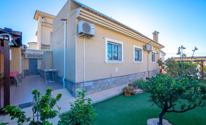 Resale - Villa -
Torrevieja - El Chaparral