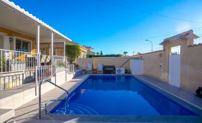 Resale - Villa -
Torrevieja - El Chaparral