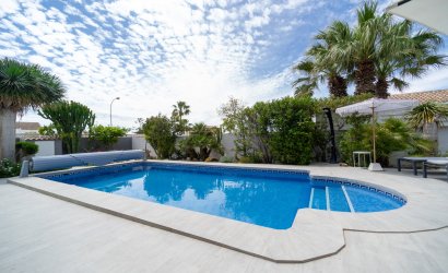 Resale - Villa -
Torrevieja - La Siesta