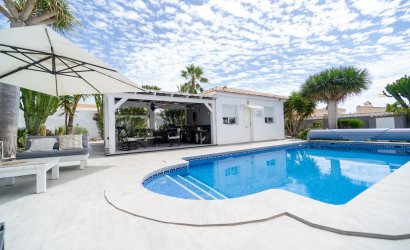 Resale - Villa -
Torrevieja - La Siesta