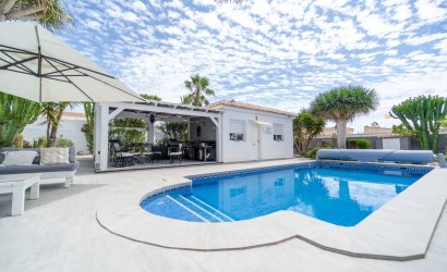 Resale - Villa -
Torrevieja - La Siesta