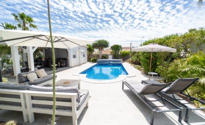 Resale - Villa -
Torrevieja - La Siesta