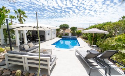 Resale - Villa -
Torrevieja - La Siesta