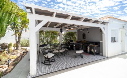 Resale - Villa -
Torrevieja - La Siesta