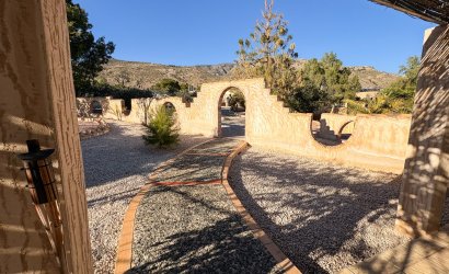 Herverkoop - Herenhuis -
Crevillente