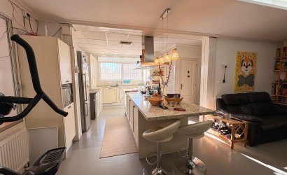 Herverkoop - Herenhuis -
Crevillente