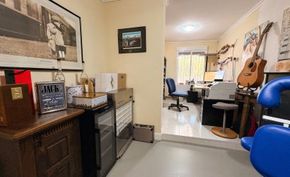 Herverkoop - Herenhuis -
Crevillente