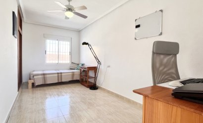 Herverkoop - Herenhuis -
Torrevieja - La Siesta - El Salado -  Torreta