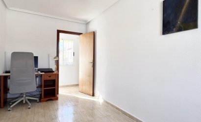 Herverkoop - Herenhuis -
Torrevieja - La Siesta - El Salado -  Torreta