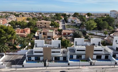 Resale - Villa -
Villamartin - Costa Blanca