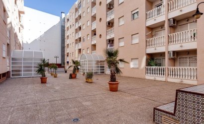 Revente - Apartment -
Torrevieja - Centro
