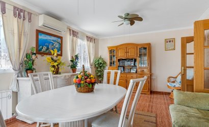 Herverkoop - Villa -
Jacarilla - Inland