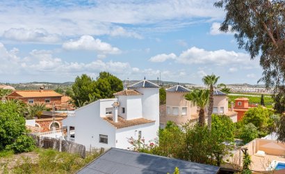 Herverkoop - Villa -
Jacarilla - Inland